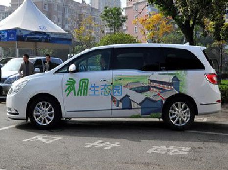 怀化户外车贴喷绘如何保持效果?